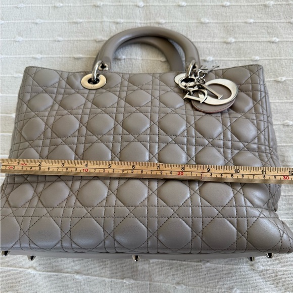 Dior Lady Dior bag Tote Bag grey color - Picture 7 of 13